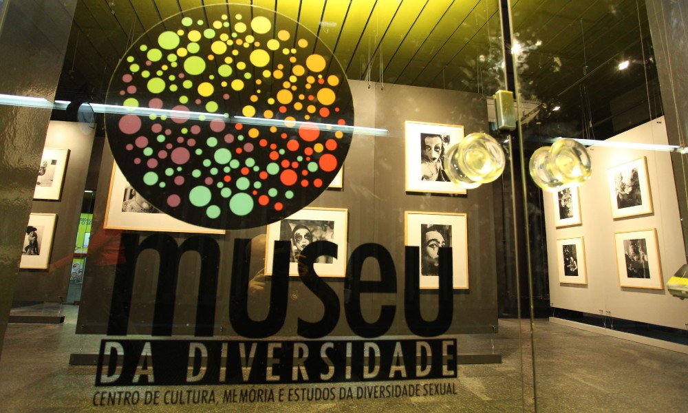 Museu da Diversidade Sexual comemora Dia das Crianças com oficina sobre cultura drag