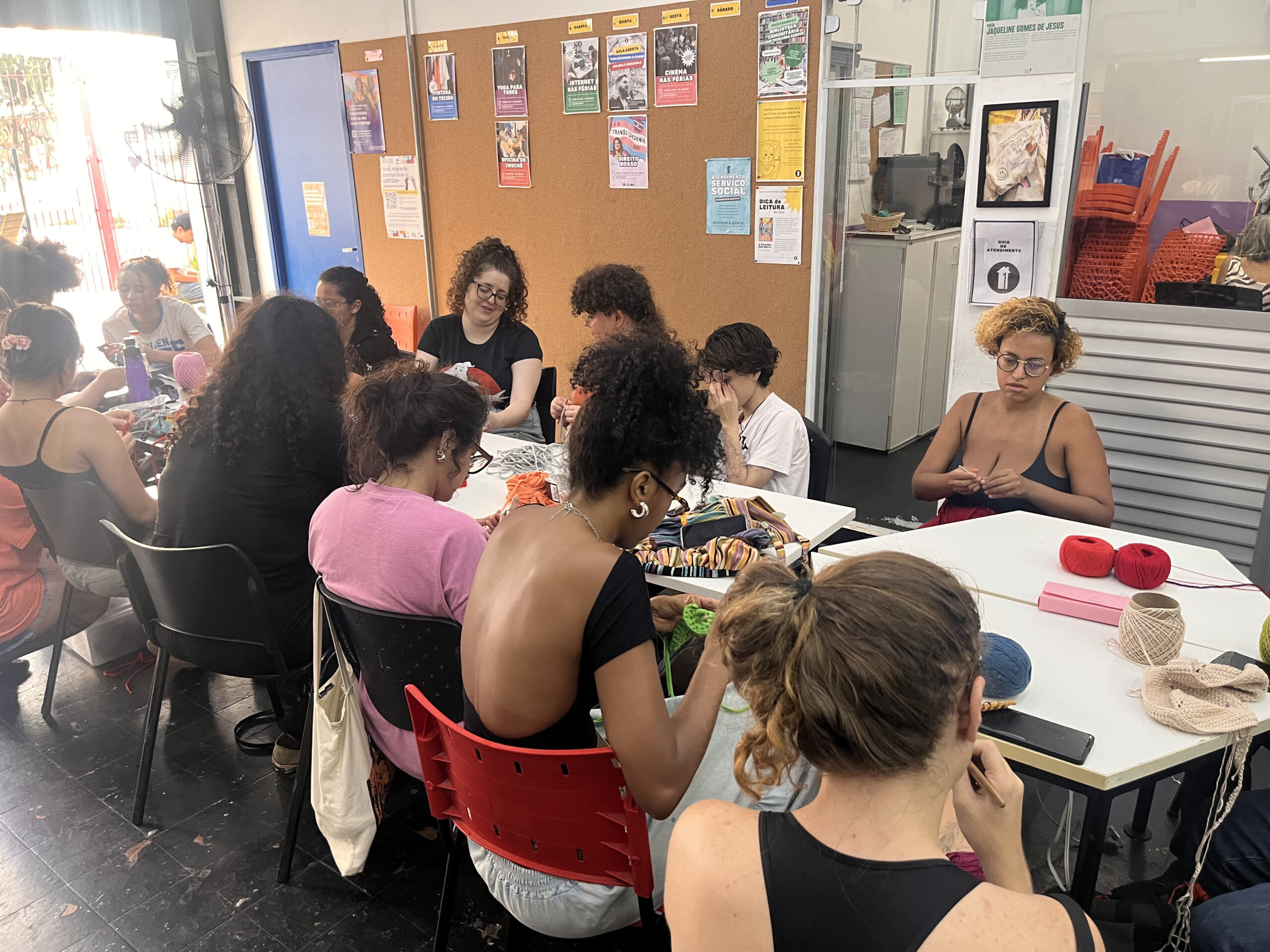 Aula de crochê na Casa 1